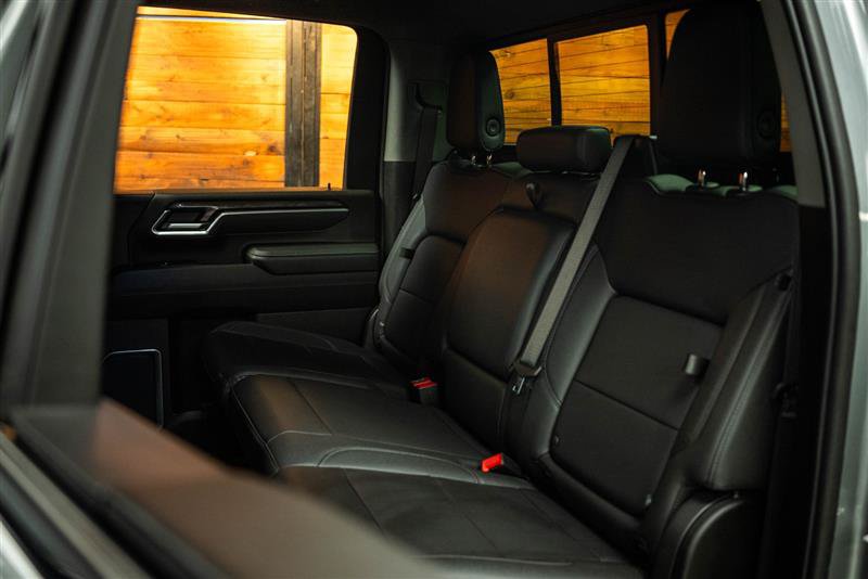 Used 2025 Chevrolet Silverado 2500 LTZ w/ LTZ Convenience Package AWD/4WD image 10