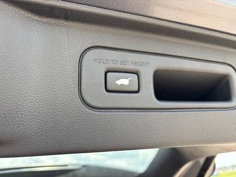 Used 2025 Honda Pilot EX-L image 12