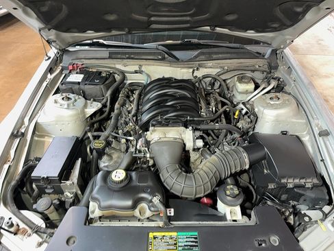 Used 2005 Ford Mustang GT RWD image 72