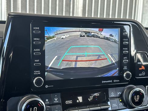 Used 2022 Toyota Highlander LE FWD image 19