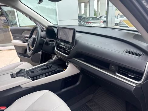 Used 2024 Toyota Grand Highlander AWD image 33