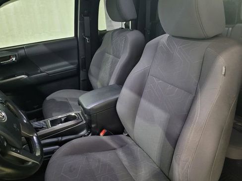 Used 2016 Toyota Tacoma TRD Sport w/ Towing Package image 38