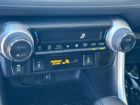Used 2019 Toyota RAV4 XLE w/ Convenience Package FWD image 18