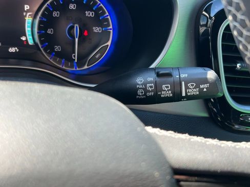 Used 2024 Chrysler Pacifica Limited w/ S Appearance Package image 32