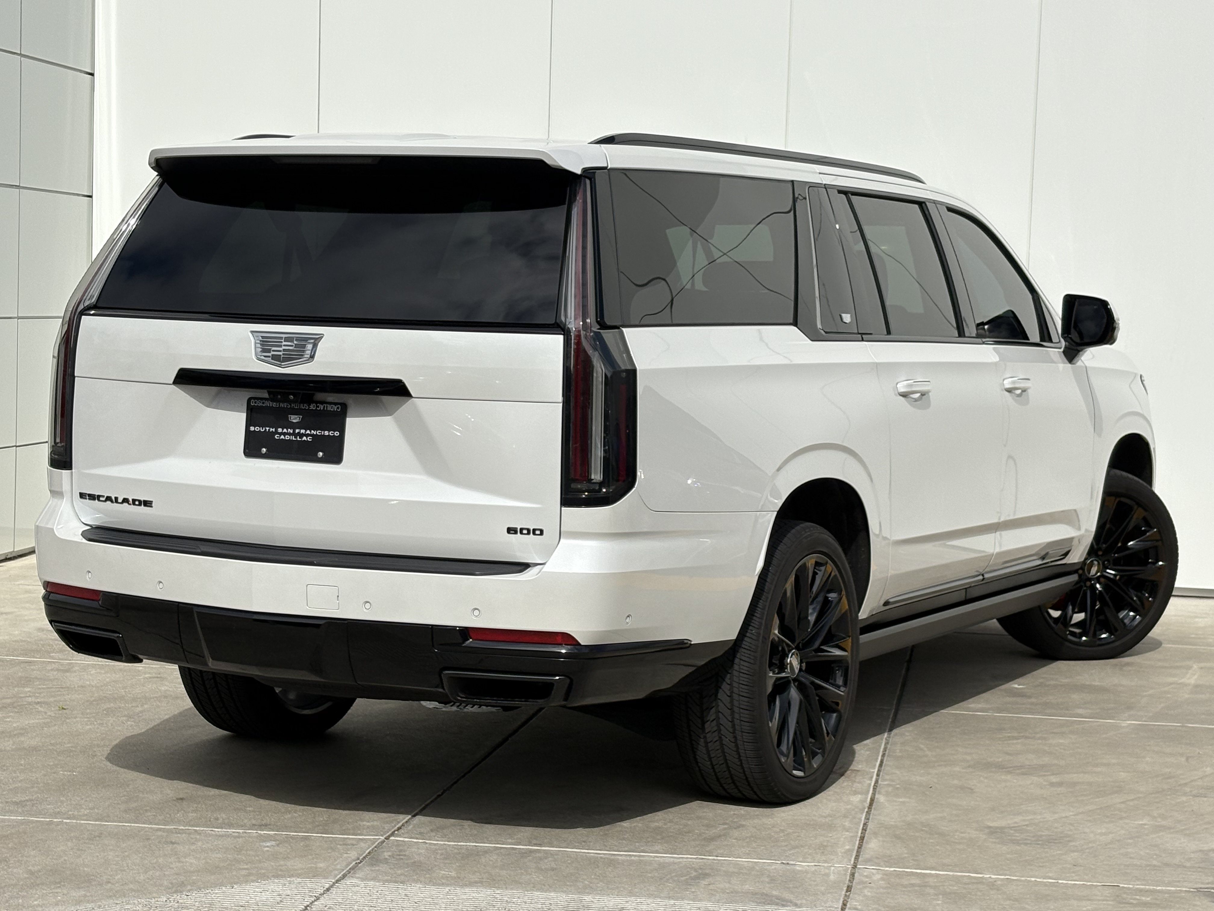 Used 2025 Cadillac Escalade ESV Sport Platinum w/ LPO, ONYX Package AWD/4WD image 7