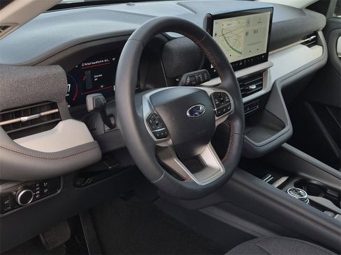 Used 2025 Ford Explorer Active image 30