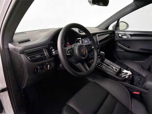 Used 2025 Porsche Macan S AWD/4WD image 4