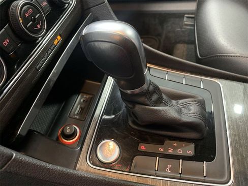 Used 2018 Volkswagen Passat 2.0T SE image 18