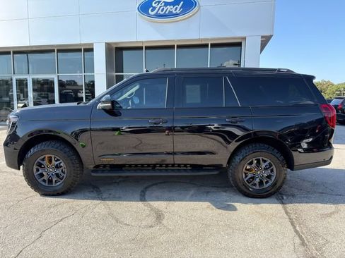 Used 2025 Ford Expedition Tremor AWD/4WD image 4