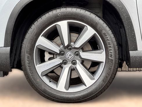 Certified 2025 Honda Pilot Touring image 12