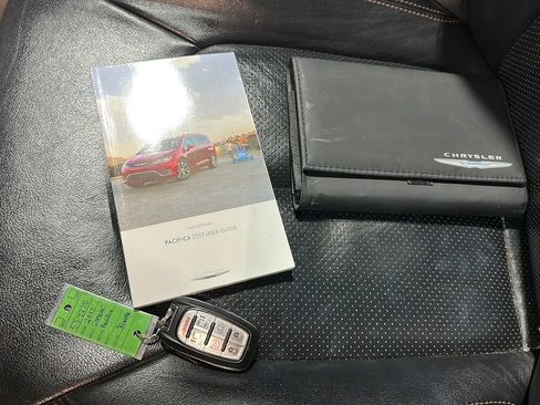 Used 2017 Chrysler Pacifica Touring-L Plus FWD image 34