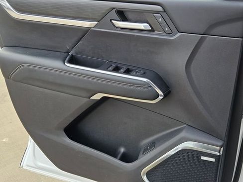 Used 2024 GMC Acadia Elevation image 22