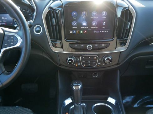 Used 2020 Chevrolet Traverse LT image 17