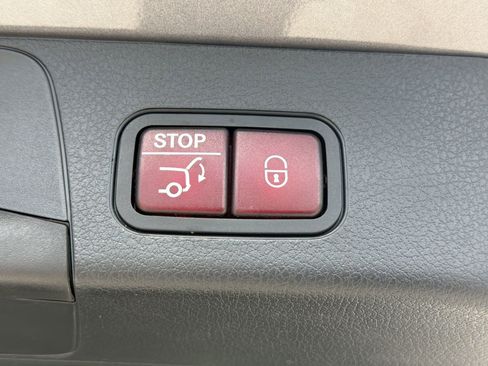 Used 2025 Mercedes-Benz GLB 35 AMG 4MATIC image 12