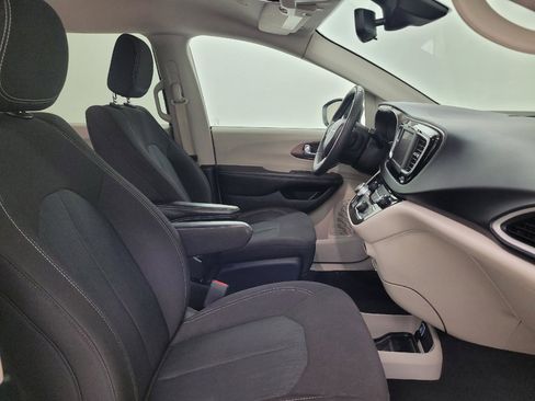 Used 2023 Chrysler Voyager LX FWD image 21