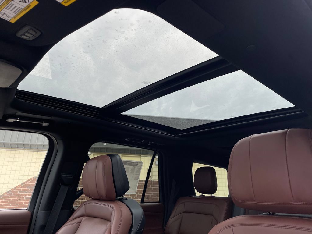 New 2026 Lincoln Navigator Reserve AWD/4WD image 14
