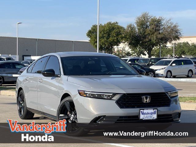 Used 2025 Honda Accord Sport image 1