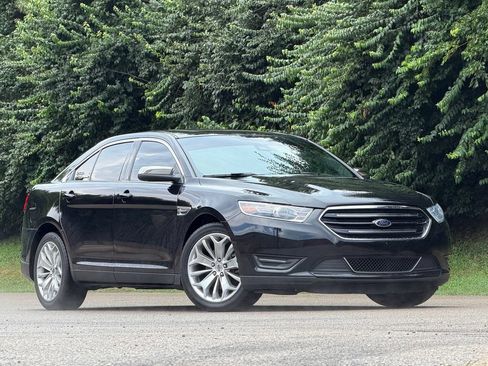 Used 2019 Ford Taurus Limited FWD image 2