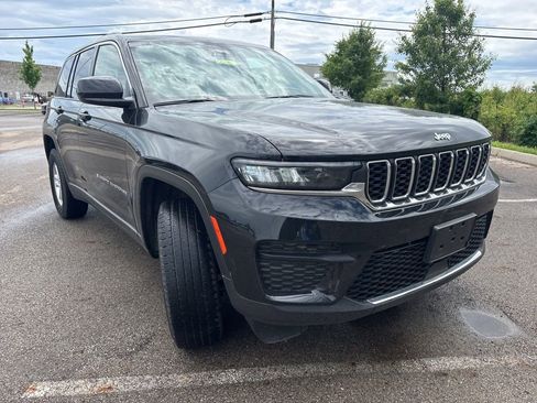 Used 2023 Jeep Grand Cherokee Laredo w/ Luxury Tech Group I AWD/4WD image 13