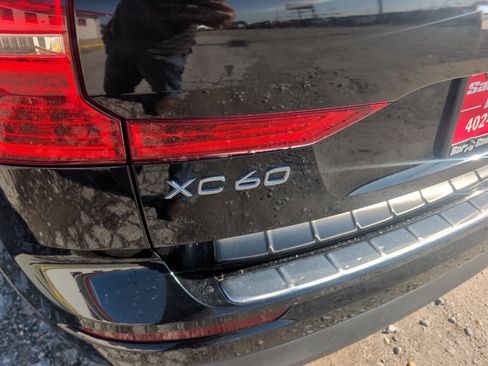 Used 2019 Volvo XC60 T5 Momentum w/ Premium Package AWD/4WD image 11