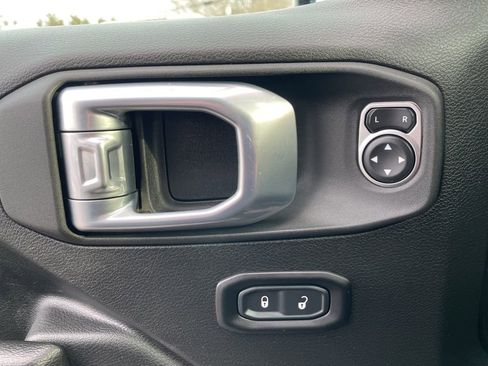 Used 2022 Jeep Gladiator Rubicon w/ Cold Weather Group image 27