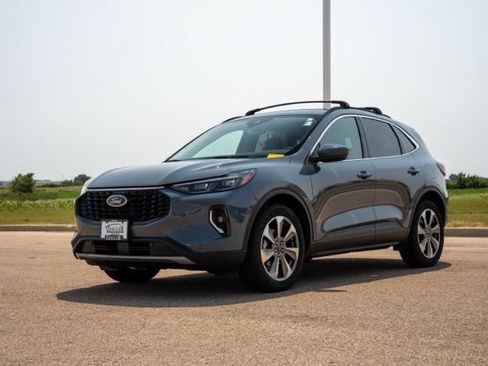Used 2023 Ford Escape Platinum AWD/4WD image 3