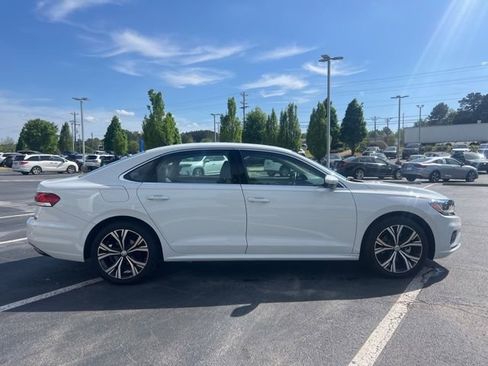 Used 2022 Volkswagen Passat 2.0T SE image 6