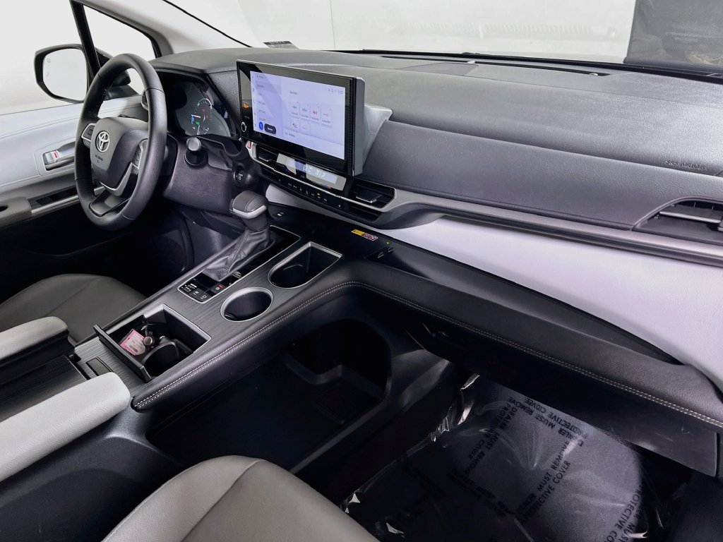 Certified 2026 Toyota Sienna XLE FWD image 27