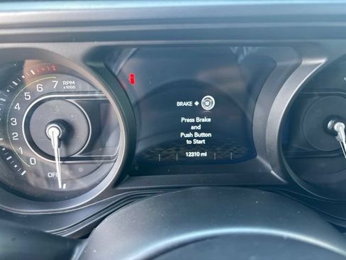 Used 2025 Jeep Wrangler Unlimited Sahara w/ Safety Group AWD/4WD image 33