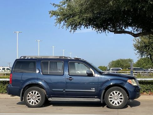 Used 2008 Nissan Pathfinder SE w/ Leather Pkg RWD image 3