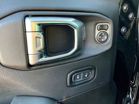 Used 2025 Jeep Wrangler Unlimited Rubicon w/ Technology Group image 41