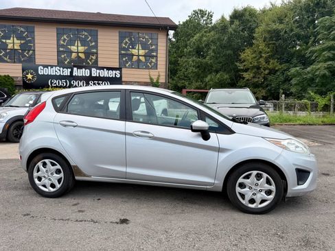 Used 2013 Ford Fiesta S w/ Convenience Pkg FWD image 2
