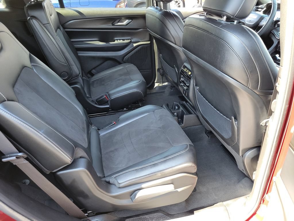 Used 2023 Jeep Grand Cherokee L Laredo AWD/4WD image 21