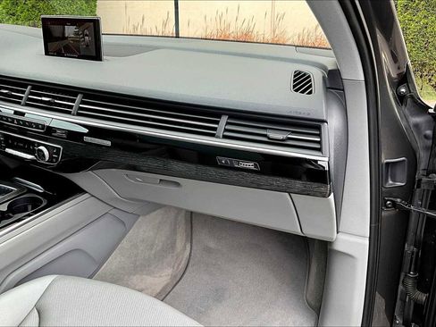 Used 2019 Audi Q7 3.0T Prestige image 17