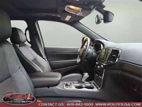 Used 2022 Jeep Grand Cherokee Laredo X AWD/4WD image 12