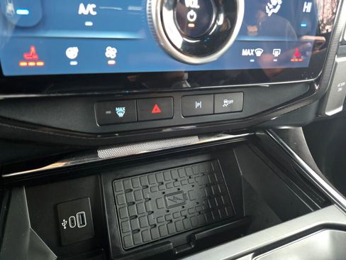 Used 2025 Ford F150 Lightning Platinum image 14