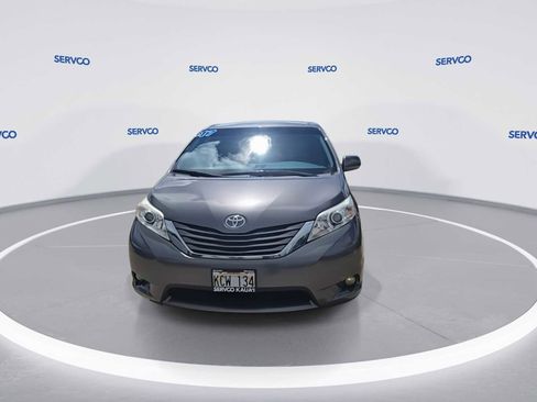 Used 2017 Toyota Sienna LE FWD image 3
