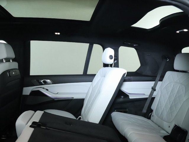Used 2024 BMW X7 xDrive40i w/ Executive Package AWD/4WD image 16