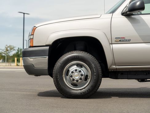 Used 2005 Chevrolet Silverado 3500 LT w/ Heavy-Duty Power Package image 5