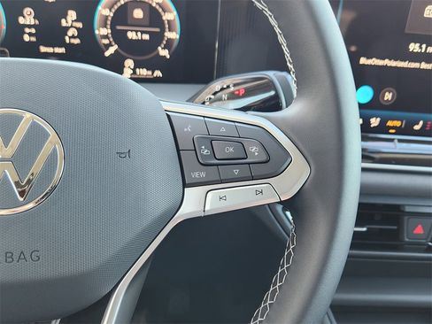 New 2026 Volkswagen Tiguan SE image 17