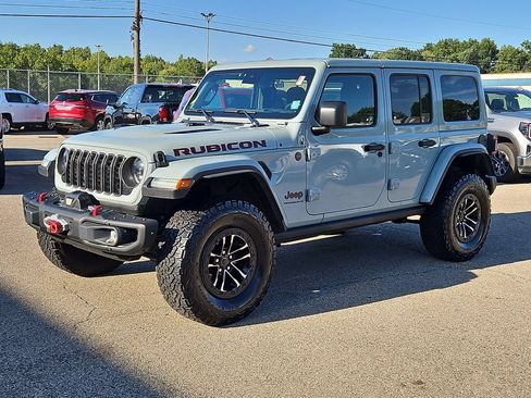Used 2024 Jeep Wrangler Unlimited Rubicon AWD/4WD image 2