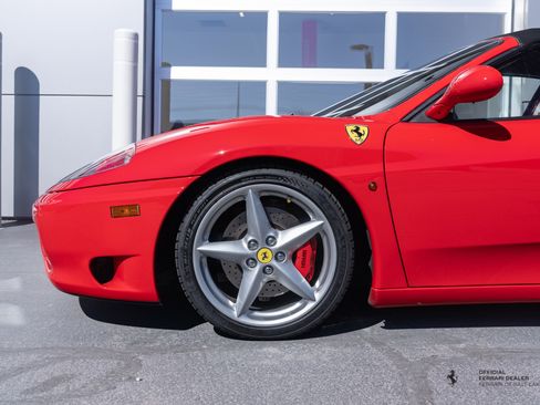 Used 2004 Ferrari 360 Spider image 3