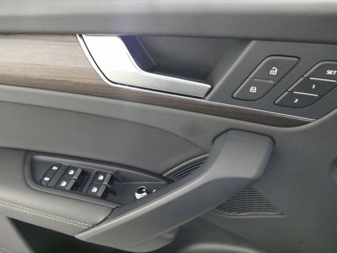 Certified 2024 Audi Q5 e Premium Plus w/ Premium Plus Package image 11