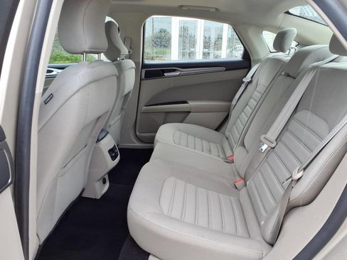 Used 2018 Ford Fusion SE w/ Fusion SE Technology Package FWD image 22