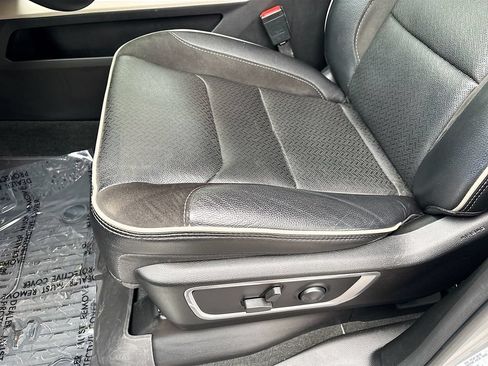 Used 2022 RAM 1500 Laramie AWD/4WD image 18