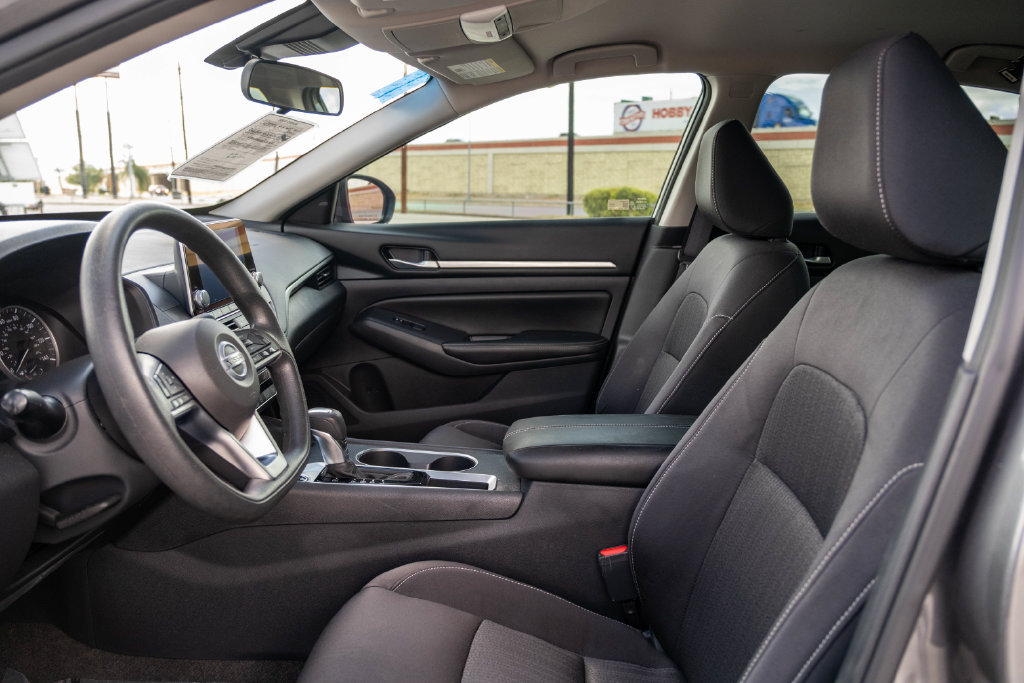 Used 2022 Nissan Altima 2.5 SV FWD image 13