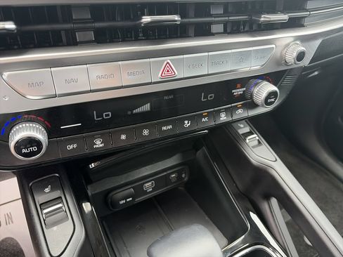 Used 2025 Kia Telluride S FWD image 25