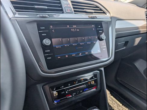 Certified 2023 Volkswagen Tiguan SE FWD image 16