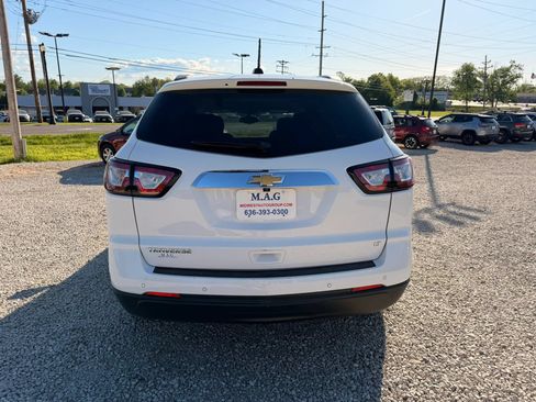 Used 2017 Chevrolet Traverse LT w/ Style and Technology Package FWD image 4
