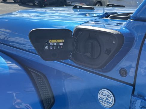 Used 2023 Jeep Wrangler Unlimited Sahara w/ Cold Weather Group AWD/4WD image 12